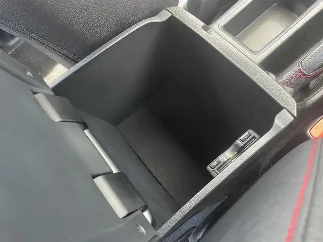トヨタ ハイラックス Z GRスポーツ 千葉県 2023(令5)年 0.3万km スーパーホワイトⅡ ワンオーナー/４ＷＤ/ターボ/衝突軽減ブレーキ/全方位カメラ/純正8インチナビ/レーダークルーズコントロール/ＥＴＣ/レーダークルーズコントロール/パワーシート/純正１８インチアルミホイール