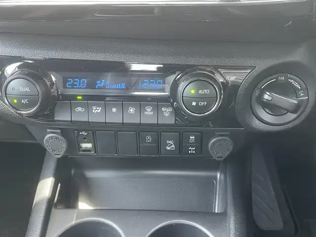 トヨタ ハイラックス Z GRスポーツ 千葉県 2023(令5)年 0.3万km スーパーホワイトⅡ ワンオーナー/４ＷＤ/ターボ/衝突軽減ブレーキ/全方位カメラ/純正8インチナビ/レーダークルーズコントロール/ＥＴＣ/レーダークルーズコントロール/パワーシート/純正１８インチアルミホイール
