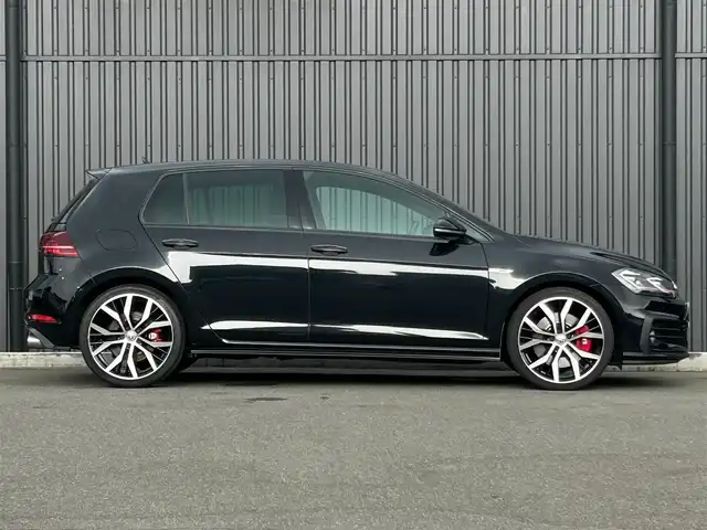 フォルクスワーゲン ゴルフ ＧＴＩ パフォーマンス 福島県 2019(平31)年 4.6万km ディープブラックパールエフェクト 特別・限定仕様車/アダプティブクルーズコントロール/ブラインドスポットモニター/レーンアシスト/ハーフレザーヒート/純正メモリナビ(BT/USB/CD/DVD/AUX)/フルセグTV/AppleCarPlay/バックカメラ/純正19AW/レッドブレーキキャリパー/ETC2.0/LEDライト/オートハイビーム/オートホールド/ドライブモード/ステアリングスイッチ/パドルシフト/アイドリングストップ/取扱説明書/スペアキー