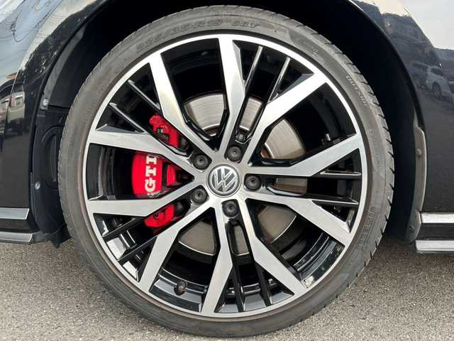 フォルクスワーゲン ゴルフ ＧＴＩ パフォーマンス 福島県 2019(平31)年 4.6万km ディープブラックパールエフェクト 特別・限定仕様車/アダプティブクルーズコントロール/ブラインドスポットモニター/レーンアシスト/ハーフレザーヒート/純正メモリナビ(BT/USB/CD/DVD/AUX)/フルセグTV/AppleCarPlay/バックカメラ/純正19AW/レッドブレーキキャリパー/ETC2.0/LEDライト/オートハイビーム/オートホールド/ドライブモード/ステアリングスイッチ/パドルシフト/アイドリングストップ/取扱説明書/スペアキー