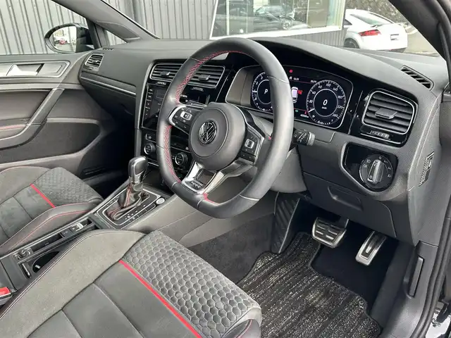フォルクスワーゲン ゴルフ ＧＴＩ パフォーマンス 福島県 2019(平31)年 4.6万km ディープブラックパールエフェクト 特別・限定仕様車/アダプティブクルーズコントロール/ブラインドスポットモニター/レーンアシスト/ハーフレザーヒート/純正メモリナビ(BT/USB/CD/DVD/AUX)/フルセグTV/AppleCarPlay/バックカメラ/純正19AW/レッドブレーキキャリパー/ETC2.0/LEDライト/オートハイビーム/オートホールド/ドライブモード/ステアリングスイッチ/パドルシフト/アイドリングストップ/取扱説明書/スペアキー