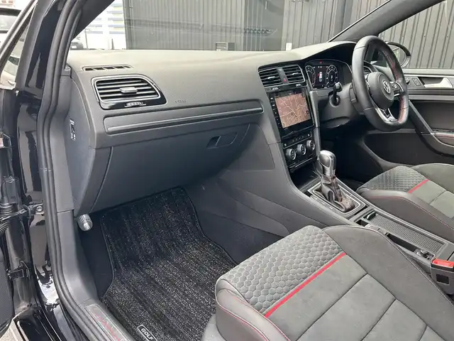 フォルクスワーゲン ゴルフ ＧＴＩ パフォーマンス 福島県 2019(平31)年 4.6万km ディープブラックパールエフェクト 特別・限定仕様車/アダプティブクルーズコントロール/ブラインドスポットモニター/レーンアシスト/ハーフレザーヒート/純正メモリナビ(BT/USB/CD/DVD/AUX)/フルセグTV/AppleCarPlay/バックカメラ/純正19AW/レッドブレーキキャリパー/ETC2.0/LEDライト/オートハイビーム/オートホールド/ドライブモード/ステアリングスイッチ/パドルシフト/アイドリングストップ/取扱説明書/スペアキー
