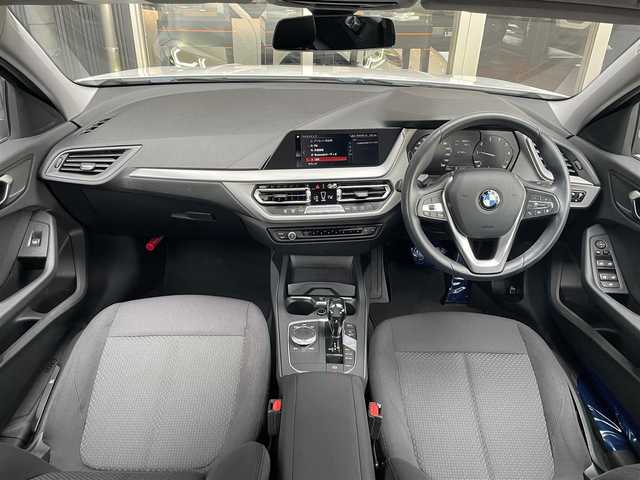 ＢＭＷ １１８ｉ プレイ 香川県 2020(令2)年 2.9万km アルピンホワイトⅢ ディスプレイオーディオ/Bluetooth/ワイヤレス充電/スマートキー/インテリジェントセーフティー/レーンキープアシスト/ブラインドスポットモニター/コーナーセンサー/純正16インチアルミ/D席パワーシート/バックカメラ/アイドリングストップ