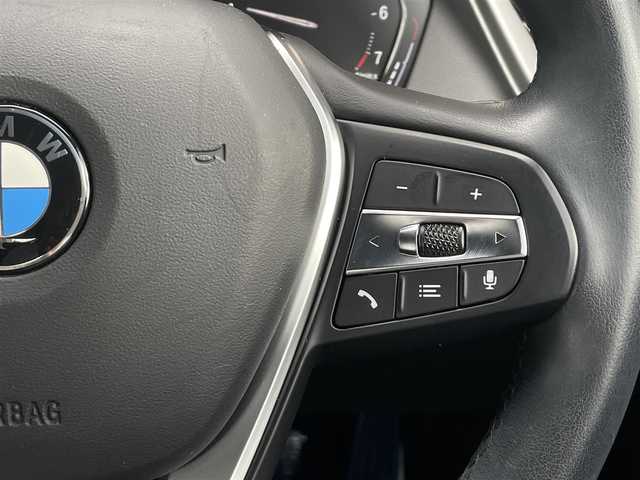 ＢＭＷ １１８ｉ プレイ 香川県 2020(令2)年 2.9万km アルピンホワイトⅢ ディスプレイオーディオ/Bluetooth/ワイヤレス充電/スマートキー/インテリジェントセーフティー/レーンキープアシスト/ブラインドスポットモニター/コーナーセンサー/純正16インチアルミ/D席パワーシート/バックカメラ/アイドリングストップ