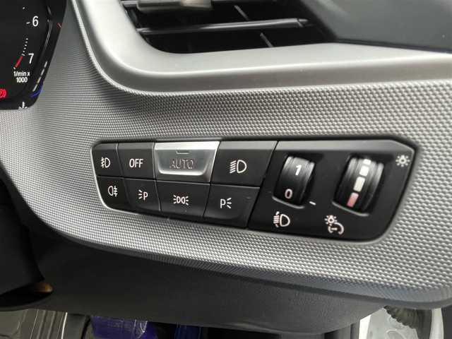 ＢＭＷ １１８ｉ プレイ 香川県 2020(令2)年 2.9万km アルピンホワイトⅢ ディスプレイオーディオ/Bluetooth/ワイヤレス充電/スマートキー/インテリジェントセーフティー/レーンキープアシスト/ブラインドスポットモニター/コーナーセンサー/純正16インチアルミ/D席パワーシート/バックカメラ/アイドリングストップ