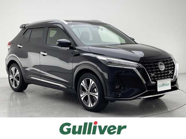 日産 キックス X 兵庫県 2023(令5)年 1.8万km ピュアブラック 純正SDナビ/（フルセグ/CD/DVD/SD/Bluetooth）/アラウンドビューモニター/ビルトインETC/純正前方ドライブレコーダー/ハーフレザーシート/シートヒーター（D/N席）/ステアリングヒーター/インテリジェントルームミラー/ルーフレール/プロパイロット/エマージェンシーブレーキ/ACC/LKA/PCK/コーナーセンサー/純正マット・バイザー/LEDヘッドライト/LEDフォグ/オートハイビーム/純正17インチアルミホイール/エアロ（リアスポイラー）