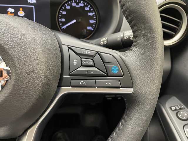 日産 キックス X 兵庫県 2023(令5)年 1.8万km ピュアブラック 純正SDナビ/（フルセグ/CD/DVD/SD/Bluetooth）/アラウンドビューモニター/ビルトインETC/純正前方ドライブレコーダー/ハーフレザーシート/シートヒーター（D/N席）/ステアリングヒーター/インテリジェントルームミラー/ルーフレール/プロパイロット/エマージェンシーブレーキ/ACC/LKA/PCK/コーナーセンサー/純正マット・バイザー/LEDヘッドライト/LEDフォグ/オートハイビーム/純正17インチアルミホイール/エアロ（リアスポイラー）