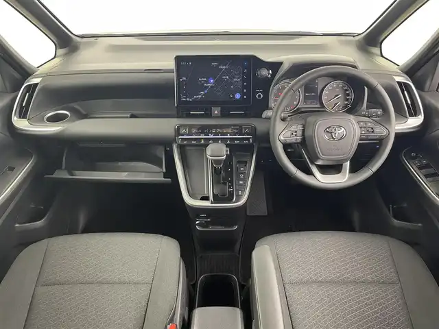 トヨタ ノア S－G 埼玉県 2025(令7)年 0.3万km アティチュードブラックマイカ 純正ナビ/(Bluetooth/CD/DVD/USB/AM/FM)/地デジフルセグ/バックカメラ/ETC2.0/アダプティブクルーズコントロール/車線逸脱警報/衝突軽減ブレーキ/クリアランスソナー/オートマチックハイビーム/電子パーキングシステム/ブレーキホールド/ドライブモードセレクト/前席シートヒーター/ウィンカーミラー/電動格納ミラー/フロントフォグランプ/ロールサンシェード/プッシュスタート/純正フロアマット/純正ドアバイザー/純正16インチアルミホイール