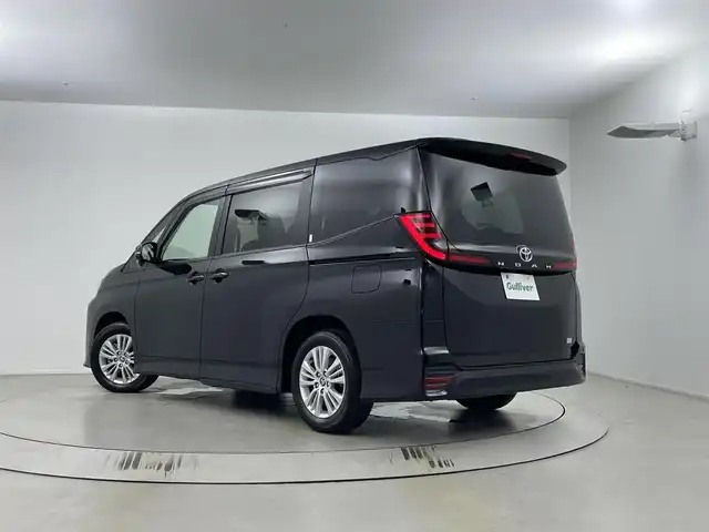 トヨタ ノア S－G 埼玉県 2025(令7)年 0.3万km アティチュードブラックマイカ 純正ナビ/(Bluetooth/CD/DVD/USB/AM/FM)/地デジフルセグ/バックカメラ/ETC2.0/アダプティブクルーズコントロール/車線逸脱警報/衝突軽減ブレーキ/クリアランスソナー/オートマチックハイビーム/電子パーキングシステム/ブレーキホールド/ドライブモードセレクト/前席シートヒーター/ウィンカーミラー/電動格納ミラー/フロントフォグランプ/ロールサンシェード/プッシュスタート/純正フロアマット/純正ドアバイザー/純正16インチアルミホイール