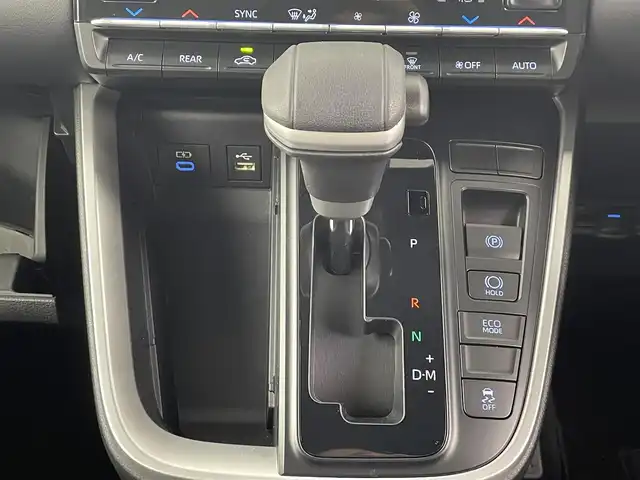 トヨタ ノア S－G 埼玉県 2025(令7)年 0.3万km アティチュードブラックマイカ 純正ナビ/(Bluetooth/CD/DVD/USB/AM/FM)/地デジフルセグ/バックカメラ/ETC2.0/アダプティブクルーズコントロール/車線逸脱警報/衝突軽減ブレーキ/クリアランスソナー/オートマチックハイビーム/電子パーキングシステム/ブレーキホールド/ドライブモードセレクト/前席シートヒーター/ウィンカーミラー/電動格納ミラー/フロントフォグランプ/ロールサンシェード/プッシュスタート/純正フロアマット/純正ドアバイザー/純正16インチアルミホイール