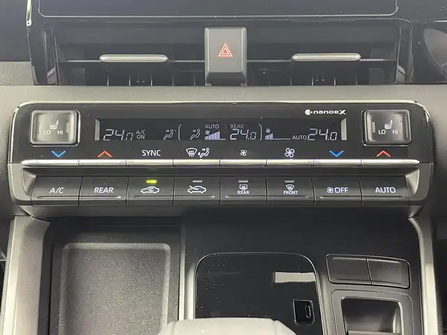 トヨタ ノア S－G 埼玉県 2025(令7)年 0.3万km アティチュードブラックマイカ 純正ナビ/(Bluetooth/CD/DVD/USB/AM/FM)/地デジフルセグ/バックカメラ/ETC2.0/アダプティブクルーズコントロール/車線逸脱警報/衝突軽減ブレーキ/クリアランスソナー/オートマチックハイビーム/電子パーキングシステム/ブレーキホールド/ドライブモードセレクト/前席シートヒーター/ウィンカーミラー/電動格納ミラー/フロントフォグランプ/ロールサンシェード/プッシュスタート/純正フロアマット/純正ドアバイザー/純正16インチアルミホイール