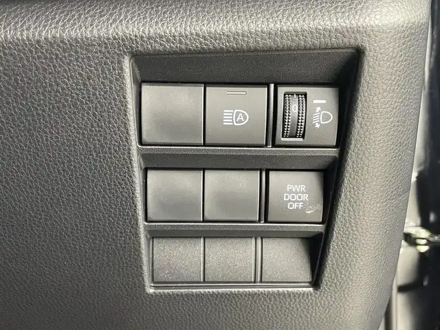 トヨタ ノア S－G 埼玉県 2025(令7)年 0.3万km アティチュードブラックマイカ 純正ナビ/(Bluetooth/CD/DVD/USB/AM/FM)/地デジフルセグ/バックカメラ/ETC2.0/アダプティブクルーズコントロール/車線逸脱警報/衝突軽減ブレーキ/クリアランスソナー/オートマチックハイビーム/電子パーキングシステム/ブレーキホールド/ドライブモードセレクト/前席シートヒーター/ウィンカーミラー/電動格納ミラー/フロントフォグランプ/ロールサンシェード/プッシュスタート/純正フロアマット/純正ドアバイザー/純正16インチアルミホイール