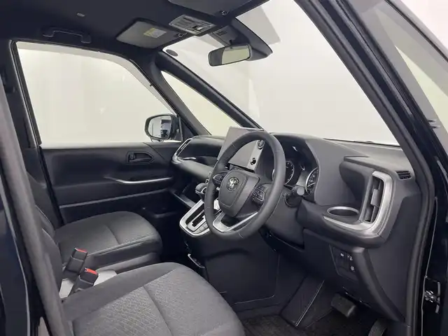 トヨタ ノア S－G 埼玉県 2025(令7)年 0.3万km アティチュードブラックマイカ 純正ナビ/(Bluetooth/CD/DVD/USB/AM/FM)/地デジフルセグ/バックカメラ/ETC2.0/アダプティブクルーズコントロール/車線逸脱警報/衝突軽減ブレーキ/クリアランスソナー/オートマチックハイビーム/電子パーキングシステム/ブレーキホールド/ドライブモードセレクト/前席シートヒーター/ウィンカーミラー/電動格納ミラー/フロントフォグランプ/ロールサンシェード/プッシュスタート/純正フロアマット/純正ドアバイザー/純正16インチアルミホイール