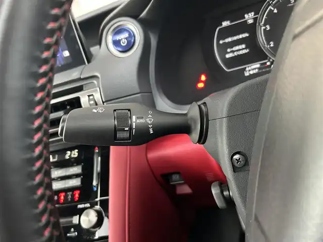 レクサス ＩＳ 300h Fスポーツ 愛知県 2021(令3)年 3.5万km ホワイトノーヴァガラスフレーク 純正10型ナビ(フルセグ、CD、DVD、Bluetooth）/サンルーフ/オレンジキャリパー/三眼LEDヘッドライト/全方位カメラ/ETC2.0/ドラレコ前方/シートヒーター、エアシート（D+N)/ハンドルヒーター/BSM/ACC/赤革レザーシート/メモリ付きパワーシート（D+N)/社外アルミホイール（純正アルミ積込み）/ローダウン/パドルシフト/コーナーセンサー（前後）/衝突軽減ブレーキ/レーンキープアシスト/オートハイビーム/電子パーキング/オートホールド/オートライト/横滑り防止装置/純正フロアマット