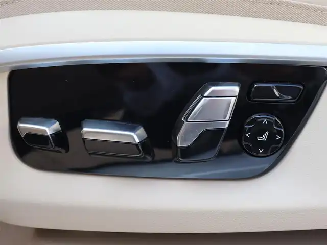 ＢＭＷ ７５０ｉ 宮城県 2016(平28)年 3.6万km グレー デザインピュアエクセレンスパッケージ/レーザーヘッドライト/サンルーフ/純正ナビＴＶ/・ＣＤ・ＤＶＤ・ＵＳＢ・ＢＴ・スクリーンミラーリング/インテリジェントセーフティ/アダプティブクルーズコントロール/エアサスペンション/イージークローザー/ハーマンカードンサウンド/左右メモリー機能付きパワーシート/・左右ベンチレーション・マッサージ機能/全席シートヒーター/ヘッドアップディスプレイ/オートリアサンシェード/アンビエントライト/ミラー一体型ＥＴＣ/３６０℃カメラ/パーキングアシスト/ドライビングモードスイッチ/ワイヤレス充電/オートブレーキホールド/オートハイビーム/カラーコード：C26　マゼラングレー