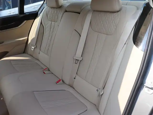 ＢＭＷ ７５０ｉ 宮城県 2016(平28)年 3.6万km グレー デザインピュアエクセレンスパッケージ/レーザーヘッドライト/サンルーフ/純正ナビＴＶ/・ＣＤ・ＤＶＤ・ＵＳＢ・ＢＴ・スクリーンミラーリング/インテリジェントセーフティ/アダプティブクルーズコントロール/エアサスペンション/イージークローザー/ハーマンカードンサウンド/左右メモリー機能付きパワーシート/・左右ベンチレーション・マッサージ機能/全席シートヒーター/ヘッドアップディスプレイ/オートリアサンシェード/アンビエントライト/ミラー一体型ＥＴＣ/３６０℃カメラ/パーキングアシスト/ドライビングモードスイッチ/ワイヤレス充電/オートブレーキホールド/オートハイビーム/カラーコード：C26　マゼラングレー
