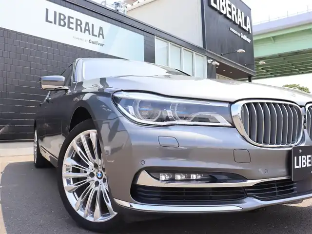ＢＭＷ ７５０ｉ 宮城県 2016(平28)年 3.6万km グレー デザインピュアエクセレンスパッケージ/レーザーヘッドライト/サンルーフ/純正ナビＴＶ/・ＣＤ・ＤＶＤ・ＵＳＢ・ＢＴ・スクリーンミラーリング/インテリジェントセーフティ/アダプティブクルーズコントロール/エアサスペンション/イージークローザー/ハーマンカードンサウンド/左右メモリー機能付きパワーシート/・左右ベンチレーション・マッサージ機能/全席シートヒーター/ヘッドアップディスプレイ/オートリアサンシェード/アンビエントライト/ミラー一体型ＥＴＣ/３６０℃カメラ/パーキングアシスト/ドライビングモードスイッチ/ワイヤレス充電/オートブレーキホールド/オートハイビーム/カラーコード：C26　マゼラングレー
