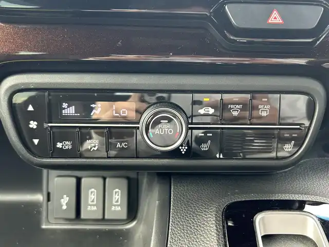 ホンダ Ｎ ＢＯＸ カスタム L 福岡県 2021(令3)年 2.8万km ミッドナイトブルービームM ワンオーナー/純正ナビ（VXU-217NBi）/（AM/FM/BT/CD/DVD/フルセグTV）/バックカメラ/クルーズコントロール/フリップダウンモニター/クリアランスソナー/ETC/前後ドライブレコーダー/前席シートヒーター/両側パワースライドドア/USB入力端子/純正14インチアルミホイール/純正フロアマット/ステアリングスイッチ/オートライト/プッシュスタート/レーンキープアシスト/衝突被害軽減システム/スペアキー×１/取扱説明書/保証書