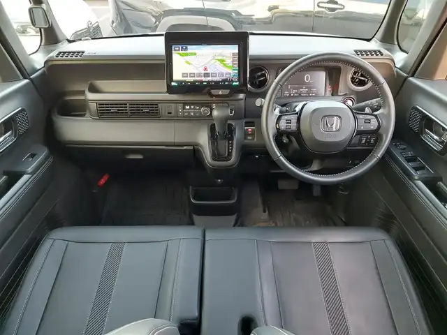 ホンダ Ｎ ＢＯＸ カスタム ターボ コーディネートS 東京都 2023(令5)年 2.6万km プラチナホワイトパール ワンオーナー/Honda SENSING/・衝突軽減ブレーキ/・誤発進抑制機能/・路外逸脱抑制機能/・アダプティブクルーズコントロール/・コーナーセンサー/プッシュスタート/パドルシフト/社外ナビ/フルセグTV/バックカメラ/ETC/ベンチシート/両側パワースライドドア/シートヒーター/シートバックテーブル/後席ロールサンシェード/LEDヘッドライト/オートライト/ドアバイザー/15インチ純正アルミホイール/スマートキー