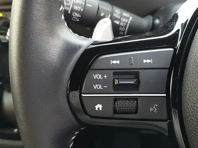 ホンダ Ｎ ＢＯＸ カスタム ターボ コーディネートS 東京都 2023(令5)年 2.6万km プラチナホワイトパール ワンオーナー/Honda SENSING/・衝突軽減ブレーキ/・誤発進抑制機能/・路外逸脱抑制機能/・アダプティブクルーズコントロール/・コーナーセンサー/プッシュスタート/パドルシフト/社外ナビ/フルセグTV/バックカメラ/ETC/ベンチシート/両側パワースライドドア/シートヒーター/シートバックテーブル/後席ロールサンシェード/LEDヘッドライト/オートライト/ドアバイザー/15インチ純正アルミホイール/スマートキー