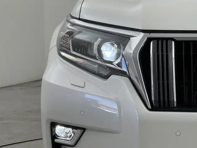 トヨタ ランドクルーザー プラド TX Lパッケージ 福岡県 2022(令4)年 3.4万km ホワイトパールクリスタルシャイン ムーンルーフ/７人乗り　/アルパインナビ／フルセグＴＶ　/バックカメラ　/ＥＴＣ　/ドラレコ　/トヨタセーフティセンス　/アクセル踏み間違い防止　/シートベンチレーション／ヒーター　/パワーシート　/純正１９インチＡＷ