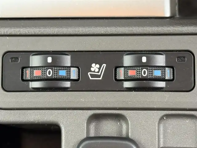 トヨタ ランドクルーザー プラド TX Lパッケージ 福岡県 2022(令4)年 3.4万km ホワイトパールクリスタルシャイン ムーンルーフ/７人乗り　/アルパインナビ／フルセグＴＶ　/バックカメラ　/ＥＴＣ　/トヨタセーフティセンス　/アクセル踏み間違い防止　/シートベンチレーション／ヒーター　/パワーシート　/純正１９インチＡＷ