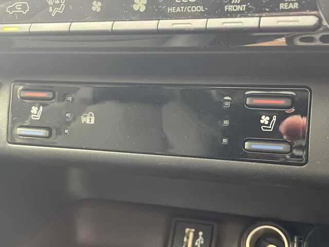 トヨタ ＲＡＶ４ ハイブリッドG 群馬県 2024(令6)年 0.5万km プラチナホワイトパールマイカ サンルーフ　モデリスタエアロ　純正１０．５型ナビ　全周囲カメラ　シートベンチレーション　アダプティブクルーズコントロール　衝突被害軽減ブレーキ　ＢＳＭ　ＬＥＤ　ＥＴＣ２．０　スマートキー　禁煙車