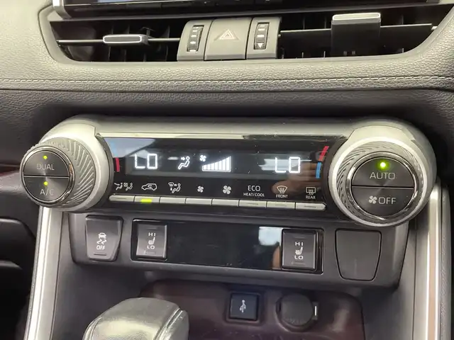 トヨタ ＲＡＶ４ G Zパッケージ 栃木県 2021(令3)年 1.8万km ホワイトパールクリスタルシャイン 純正9インチディスプレイオーディオ/（フルセグTV/Bluetooth/Miracast）/バックカメラ/TRDエアロ/トヨタセーフティセンス/コーナーセンサー/ビルトインETC2.0/パワーバックドア/前席シートヒーター/運転席パワーシート/運転席メモリーシート/ルーフレール/禁煙車/デジタルインナーミラー/ステアリングヒーター/オートライト/LEDヘッドライト/横滑り防止装置/スマートキー/プッシュスタート/ステアリングスイッチ/革巻きステアリング/ウィンカーミラー/純正19インチアルミホイール/純正フロアマット/テレビキャンセラー