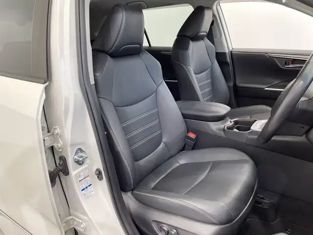 トヨタ ＲＡＶ４ G Zパッケージ 栃木県 2021(令3)年 1.8万km ホワイトパールクリスタルシャイン 純正9インチディスプレイオーディオ/（フルセグTV/Bluetooth/Miracast）/バックカメラ/TRDエアロ/トヨタセーフティセンス/コーナーセンサー/ビルトインETC2.0/パワーバックドア/前席シートヒーター/運転席パワーシート/運転席メモリーシート/ルーフレール/禁煙車/デジタルインナーミラー/ステアリングヒーター/オートライト/LEDヘッドライト/横滑り防止装置/スマートキー/プッシュスタート/ステアリングスイッチ/革巻きステアリング/ウィンカーミラー/純正19インチアルミホイール/純正フロアマット/テレビキャンセラー