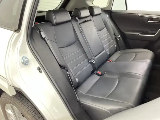 トヨタ ＲＡＶ４ G Zパッケージ 栃木県 2021(令3)年 1.8万km ホワイトパールクリスタルシャイン 純正9インチディスプレイオーディオ/（フルセグTV/Bluetooth/Miracast）/バックカメラ/TRDエアロ/トヨタセーフティセンス/コーナーセンサー/ビルトインETC2.0/パワーバックドア/前席シートヒーター/運転席パワーシート/運転席メモリーシート/ルーフレール/禁煙車/デジタルインナーミラー/ステアリングヒーター/オートライト/LEDヘッドライト/横滑り防止装置/スマートキー/プッシュスタート/ステアリングスイッチ/革巻きステアリング/ウィンカーミラー/純正19インチアルミホイール/純正フロアマット/テレビキャンセラー