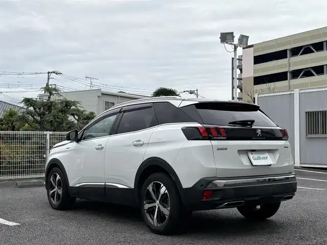 プジョー ３００８ GT ブルー HDi 大阪府 2021(令3)年 2.7万km BLANC NACRE ユーザー買取車両/純正ナビ/[AM/FM/BT/TV]/純正18インチAW/純正LEDヘッドライト/クルーズコントロール/アイドリンクストップ/スマートキー/スペアキー×１/MTモード付AT/ドライブレコーダー/車外カメラ(バック、サイド)/USB入力端子/ETC/電動理アゲート/パワーシート(運転席)/ハーフレザーシート/シートヒーター/横滑り防止装置/レーンアシスト/ダウンヒルアシストコントロール/コーナーセンサー/アドバンストグリップコントロール/保証書/取扱説明書