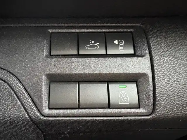 プジョー ３００８ GT ブルー HDi 大阪府 2021(令3)年 2.7万km BLANC NACRE ユーザー買取車両/純正ナビ/[AM/FM/BT/TV]/純正18インチAW/純正LEDヘッドライト/クルーズコントロール/アイドリンクストップ/スマートキー/スペアキー×１/MTモード付AT/ドライブレコーダー/車外カメラ(バック、サイド)/USB入力端子/ETC/電動理アゲート/パワーシート(運転席)/ハーフレザーシート/シートヒーター/横滑り防止装置/レーンアシスト/ダウンヒルアシストコントロール/コーナーセンサー/アドバンストグリップコントロール/保証書/取扱説明書