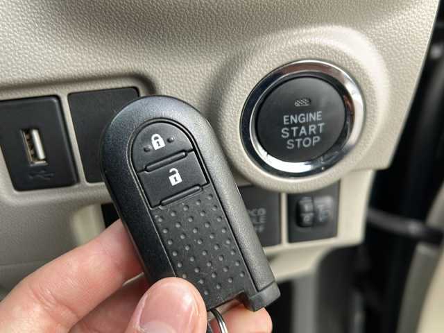 ダイハツ キャスト スタイル X SAⅡ 岐阜県 2016(平28)年 3.5万km ブラックマイカメタリック 登録時走行距離35099km/社外ナビ/バックモニター/フルセグテレビ/ETC/ドライブレコーダー/プッシュスタート/スマートキー/スペアキー/禁煙車/コーナーセンサー/社外フロアマット/Bluetooth接続/ドアバイザー