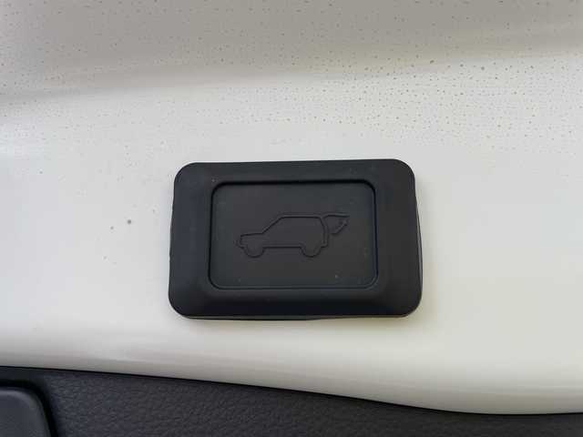 トヨタ ＲＡＶ４ ハイブリッドG 石川県 2024(令6)年 1.8万km パール ４ＷＤ　純正１０．５型ナビ　フルセグＴＶ　全方位カメラ　ＬＥＤヘッドライト　ＴＲＤエアロ　革シート　デジタルミラー　ブラインドスポットモニター　パワーバックドア　純正アルミ　ＥＴＣ２．０　ドラレコ