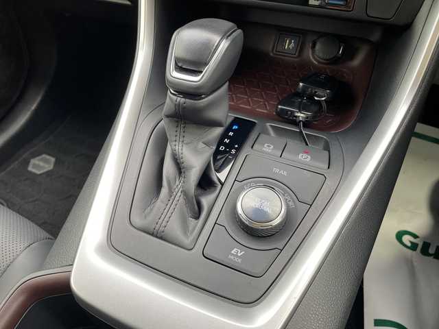 トヨタ ＲＡＶ４ ハイブリッドG 石川県 2024(令6)年 1.8万km パール ４ＷＤ　純正１０．５型ナビ　フルセグＴＶ　全方位カメラ　ＬＥＤヘッドライト　ＴＲＤエアロ　革シート　デジタルミラー　ブラインドスポットモニター　パワーバックドア　純正アルミ　ＥＴＣ２．０　ドラレコ