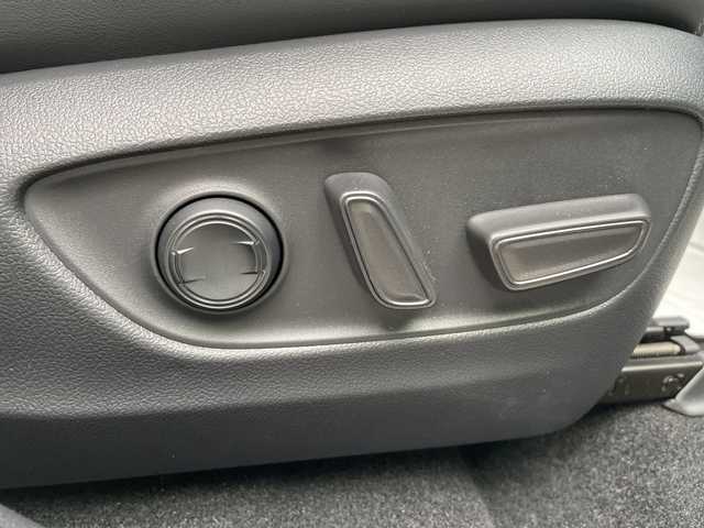 トヨタ ＲＡＶ４ ハイブリッドG 石川県 2024(令6)年 1.8万km パール ４ＷＤ　純正１０．５型ナビ　フルセグＴＶ　全方位カメラ　ＬＥＤヘッドライト　ＴＲＤエアロ　革シート　デジタルミラー　ブラインドスポットモニター　パワーバックドア　純正アルミ　ＥＴＣ２．０　ドラレコ