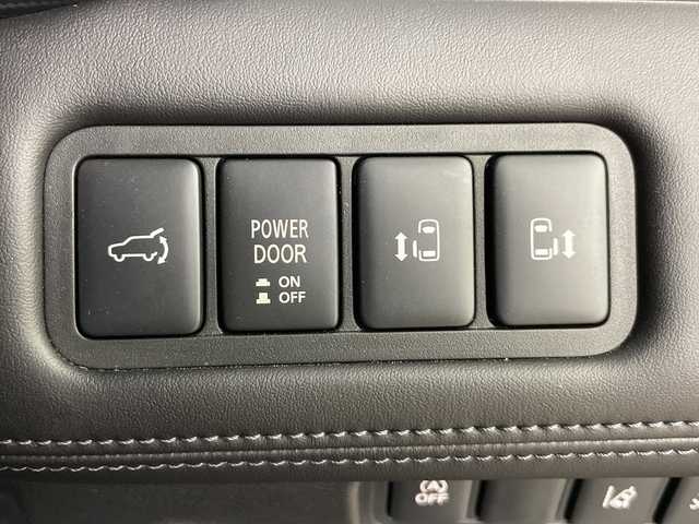 三菱 デリカＤ：５ 道央・札幌 2023(令5)年 1.7万km グラファイトグレーメタリック/ブラックマイカ ・4WD/・純正ナビ  CD/DVD/SD/USB/BT/・アラウンドビューモニター/・両側パワースライドドア/・レーダークルーズコントロール/・ブラインドスポットモニター/・パワーバックドア/・シートヒーター/・社外前方ドライブレコーダー/・ステアリングスイッチ/ヒーター/・LEDオートライト/オートマチックハイビーム/・フォグランプ/・E-Assist/・衝突被害軽減ブレーキ/・ETC/・レインセンサー/・ドアバイザー/・電動格納ミラー/ウィンカーミラー/・スマートキー/スペアキー