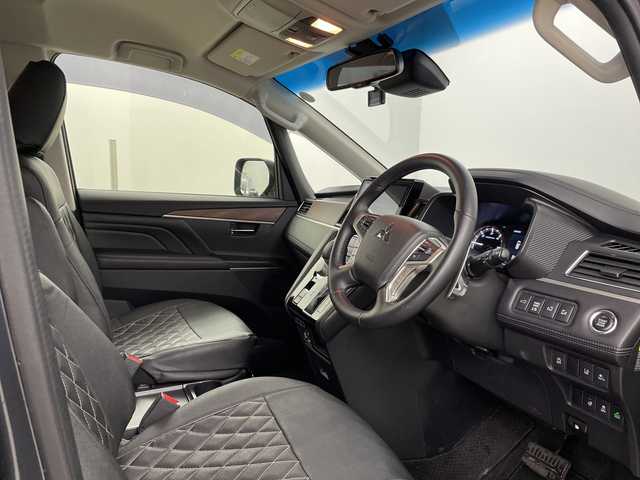 三菱 デリカＤ：５ 道央・札幌 2023(令5)年 1.7万km グラファイトグレーメタリック/ブラックマイカ ・4WD/・純正ナビ  CD/DVD/SD/USB/BT/・アラウンドビューモニター/・両側パワースライドドア/・レーダークルーズコントロール/・ブラインドスポットモニター/・パワーバックドア/・シートヒーター/・社外前方ドライブレコーダー/・ステアリングスイッチ/ヒーター/・LEDオートライト/オートマチックハイビーム/・フォグランプ/・E-Assist/・衝突被害軽減ブレーキ/・ETC/・レインセンサー/・ドアバイザー/・電動格納ミラー/ウィンカーミラー/・スマートキー/スペアキー