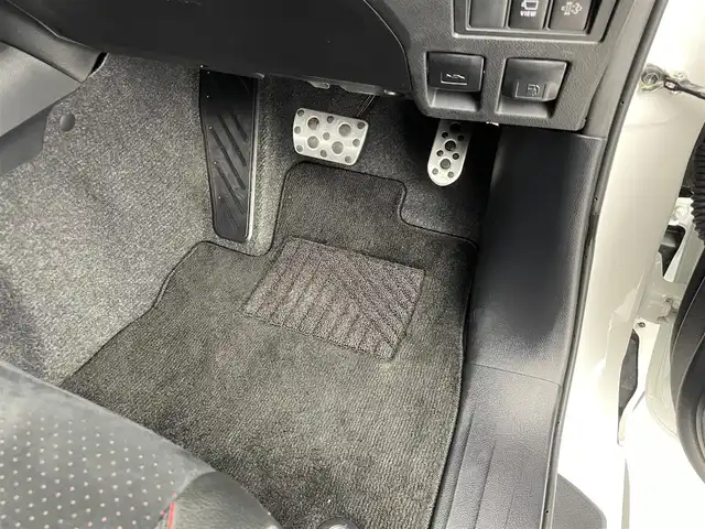 トヨタ ハイラックス Z GRスポーツ 群馬県 2023(令5)年 0.9万km スーパーホワイトⅡ 純正ベッドライナー/純正ハードトノカバー/GRサイドステップ/GR専用ハーフレザー/GRフロアマット/GRドアバイザー/＝＝＝＝＝/純正8インチディスプレイオーディオ/・AM/FM/Bluetooth/apple carplay/andoroid auto/＝＝＝＝＝/純正８インチディスプレイオーディオナビ　パノラミックビューモニター　ＥＴＣ２．０　前後ドラレコ　純正ベッドライナー　純正ハードトノカバー　ＧＲ専用ハーフレザーシート　パワーシート　４ＷＤ　禁煙車