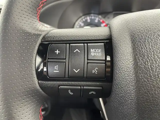 トヨタ ハイラックス Z GRスポーツ 群馬県 2023(令5)年 0.9万km スーパーホワイトⅡ 純正ベッドライナー/純正ハードトノカバー/GRサイドステップ/GR専用ハーフレザー/GRフロアマット/GRドアバイザー/＝＝＝＝＝/純正8インチディスプレイオーディオ/・AM/FM/Bluetooth/apple carplay/andoroid auto/＝＝＝＝＝/純正８インチディスプレイオーディオナビ　パノラミックビューモニター　ＥＴＣ２．０　前後ドラレコ　純正ベッドライナー　純正ハードトノカバー　ＧＲ専用ハーフレザーシート　パワーシート　４ＷＤ　禁煙車