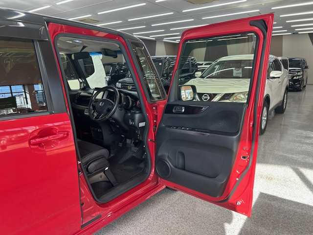 ホンダ Ｎ ＢＯＸ カスタム G ターボSSパッケージ 高知県 2017(平29)年 10万km 赤／黒 (株)IDOMが運営する【じしゃロン高知店】の自社ローン専用車両になります。こちらは現金またはオートローンご利用時の価格です。自社ローンご希望の方は別途その旨お申付け下さい