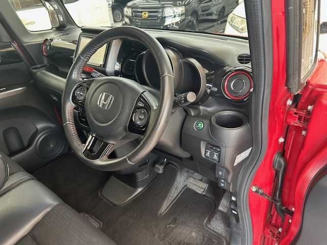 ホンダ Ｎ ＢＯＸ カスタム G ターボSSパッケージ 高知県 2017(平29)年 10万km 赤／黒 (株)IDOMが運営する【じしゃロン高知店】の自社ローン専用車両になります。こちらは現金またはオートローンご利用時の価格です。自社ローンご希望の方は別途その旨お申付け下さい