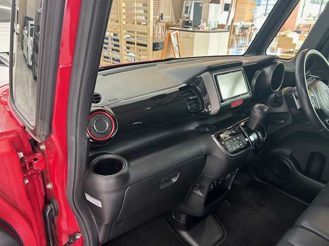 ホンダ Ｎ ＢＯＸ カスタム G ターボSSパッケージ 高知県 2017(平29)年 10万km 赤／黒 (株)IDOMが運営する【じしゃロン高知店】の自社ローン専用車両になります。こちらは現金またはオートローンご利用時の価格です。自社ローンご希望の方は別途その旨お申付け下さい