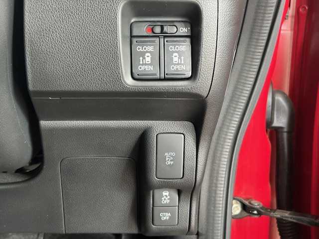 ホンダ Ｎ ＢＯＸ カスタム G ターボSSパッケージ 高知県 2017(平29)年 10万km 赤／黒 (株)IDOMが運営する【じしゃロン高知店】の自社ローン専用車両になります。こちらは現金またはオートローンご利用時の価格です。自社ローンご希望の方は別途その旨お申付け下さい