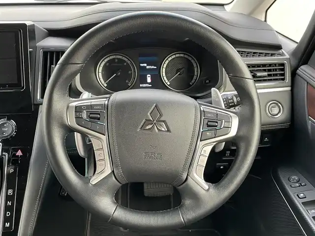 三菱 デリカＤ：５ ジャスパー 大阪府 2023(令5)年 1.3万km ブラックダイヤモンド/グラファイトグレーメタリック ワンオーナー【特別使用者8人乗り】/社外ナビ　/・フルセグTV/USB/BT/CD/DVD/４WD/全方位モニター　/ターボ/前後ドライブレコーダー　/ＥＴＣ　/両側パワースライドドア　/パワーシート　/シートヒーター　/パワーリアゲート　/オートステップ（G-Powerベース】/純正防音フロアマット　/純正１８インチＡＷ　/ＬＥＤヘッド・フォグ/スペアキー/保証書