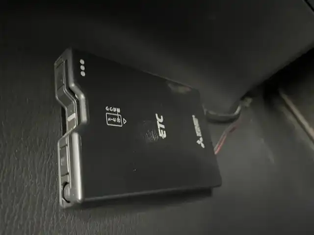 三菱 デリカＤ：５ ジャスパー 大阪府 2023(令5)年 1.3万km ブラックダイヤモンド/グラファイトグレーメタリック ワンオーナー【特別使用者8人乗り】/社外ナビ　/・フルセグTV/USB/BT/CD/DVD/４WD/全方位モニター　/ターボ/前後ドライブレコーダー　/ＥＴＣ　/両側パワースライドドア　/パワーシート　/シートヒーター　/パワーリアゲート　/オートステップ（G-Powerベース】/純正防音フロアマット　/純正１８インチＡＷ　/ＬＥＤヘッド・フォグ/スペアキー/保証書