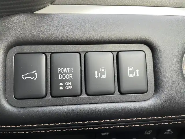 三菱 デリカＤ：５ ジャスパー 大阪府 2023(令5)年 1.3万km ブラックダイヤモンド/グラファイトグレーメタリック ワンオーナー【特別使用者8人乗り】/社外ナビ　/・フルセグTV/USB/BT/CD/DVD/４WD/全方位モニター　/ターボ/前後ドライブレコーダー　/ＥＴＣ　/両側パワースライドドア　/パワーシート　/シートヒーター　/パワーリアゲート　/オートステップ（G-Powerベース】/純正防音フロアマット　/純正１８インチＡＷ　/ＬＥＤヘッド・フォグ/スペアキー/保証書