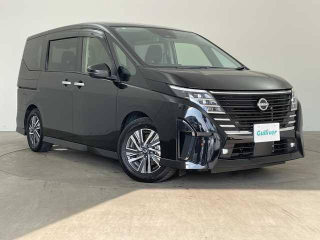 日産 セレナ e－4ORCE ハイウェイスターV 兵庫県 2024(令6)年 1.1万km ダイヤモンドブラック ・ワンオーナー車/・12.3インチNissan Connectナビ/・フルセグTV・BT・USB・Apple Car Play/・アラウンドビューモニター/・プロパイロット２．０/・インテリジェントエマージェンシーブレーキ/・前方衝突予測警報/・アダプティブLEDヘッドライトシステム/・ハイビームアシスト/・先行車発進お知らせ/・ふらつき警報/・標識検知機能/・コーナーセンサー/・ハンズフリー付き両側パワースライドドア/・ステアリングヒーター/・１～2列目シートヒーター/・デジタルインナーミラー/・ビルトインETC2.0/・純正前後ドライブレコーダー/・ワイヤレス充電/・RSRスプリング/・ステアリングリモコン/・電動格納ミラー/・ウインカーミラー/・後席サンシェード/・ドアバイザー/・純正アルミホイール/・純正フロアマット/・スマートキー/・プッシュスタート/・スペアキー/・W+サイドエアバック/・カーテンエアバック