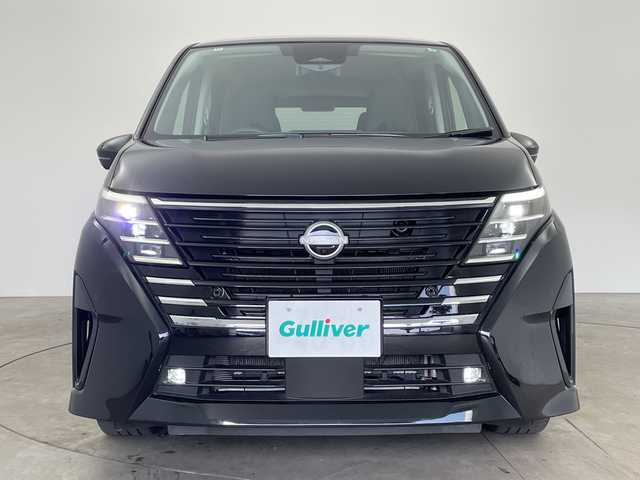 日産 セレナ e－4ORCE ハイウェイスターV 兵庫県 2024(令6)年 1.1万km ダイヤモンドブラック ・ワンオーナー車/・12.3インチNissan Connectナビ/・フルセグTV・BT・USB・Apple Car Play/・アラウンドビューモニター/・プロパイロット２．０/・インテリジェントエマージェンシーブレーキ/・前方衝突予測警報/・アダプティブLEDヘッドライトシステム/・ハイビームアシスト/・先行車発進お知らせ/・ふらつき警報/・標識検知機能/・コーナーセンサー/・ハンズフリー付き両側パワースライドドア/・ステアリングヒーター/・１～2列目シートヒーター/・デジタルインナーミラー/・ビルトインETC2.0/・純正前後ドライブレコーダー/・ワイヤレス充電/・RSRスプリング/・ステアリングリモコン/・電動格納ミラー/・ウインカーミラー/・後席サンシェード/・ドアバイザー/・純正アルミホイール/・純正フロアマット/・スマートキー/・プッシュスタート/・スペアキー/・W+サイドエアバック/・カーテンエアバック