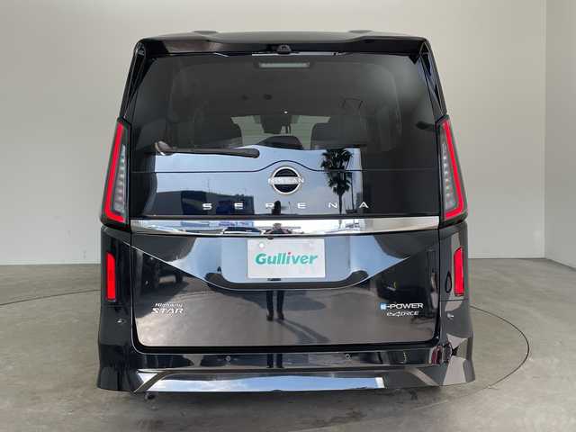 日産 セレナ e－4ORCE ハイウェイスターV 兵庫県 2024(令6)年 1.1万km ダイヤモンドブラック ・ワンオーナー車/・12.3インチNissan Connectナビ/・フルセグTV・BT・USB・Apple Car Play/・アラウンドビューモニター/・プロパイロット２．０/・インテリジェントエマージェンシーブレーキ/・前方衝突予測警報/・アダプティブLEDヘッドライトシステム/・ハイビームアシスト/・先行車発進お知らせ/・ふらつき警報/・標識検知機能/・コーナーセンサー/・ハンズフリー付き両側パワースライドドア/・ステアリングヒーター/・１～2列目シートヒーター/・デジタルインナーミラー/・ビルトインETC2.0/・純正前後ドライブレコーダー/・ワイヤレス充電/・RSRスプリング/・ステアリングリモコン/・電動格納ミラー/・ウインカーミラー/・後席サンシェード/・ドアバイザー/・純正アルミホイール/・純正フロアマット/・スマートキー/・プッシュスタート/・スペアキー/・W+サイドエアバック/・カーテンエアバック